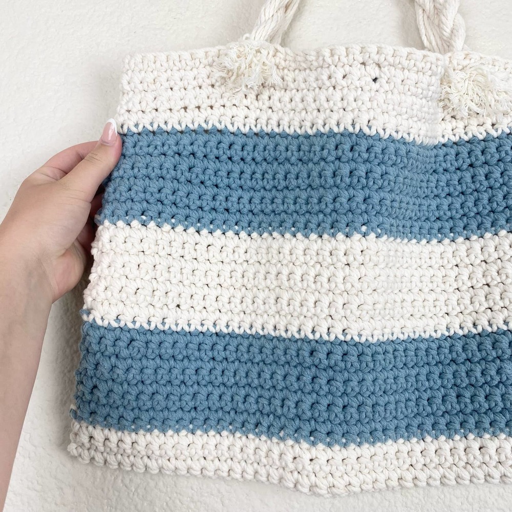 White Blue Striped Crochet Knit Beach Shoulder Bag - Picture 3 of 7